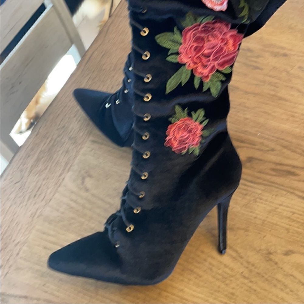 CAPE ROBBIN BLACK VELVET OVER KNEE FLOWER … - Picture 7 of 8